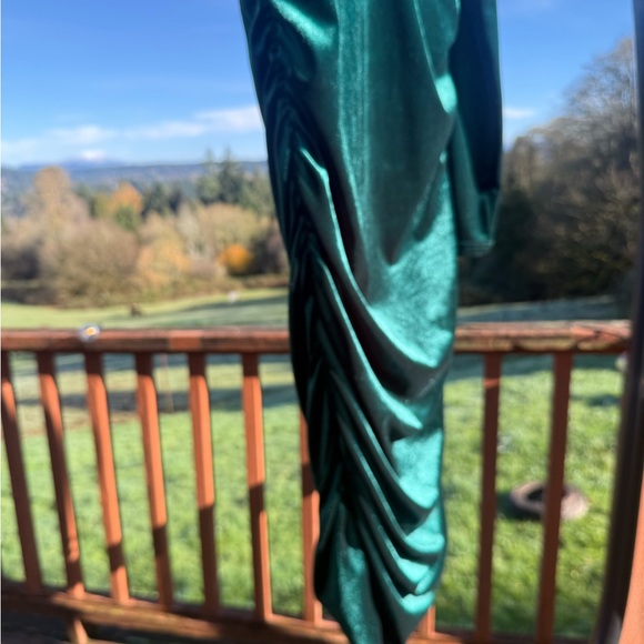 SHEIN Deep Green Velvet Long Sleeve Dress - Picture 4 of 6